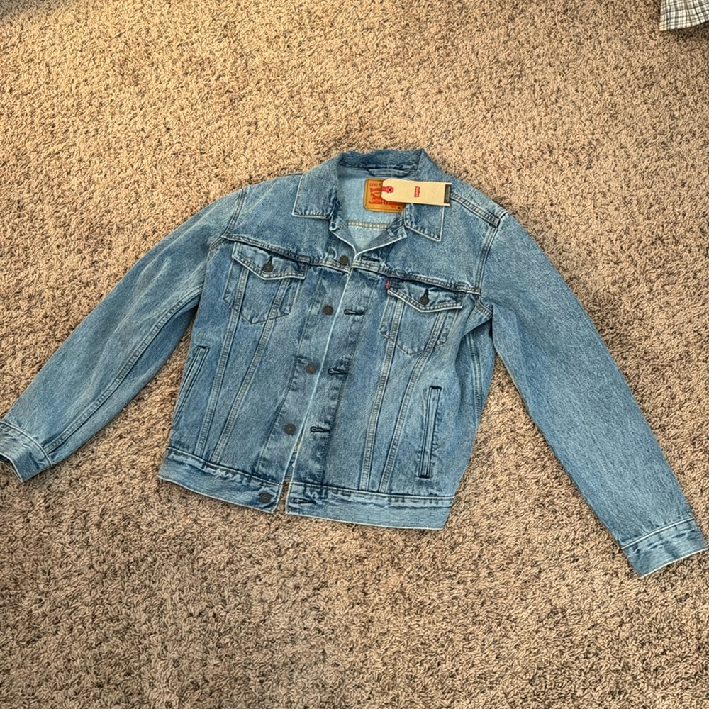 Levi’s light blue denim jean jacket - Medium